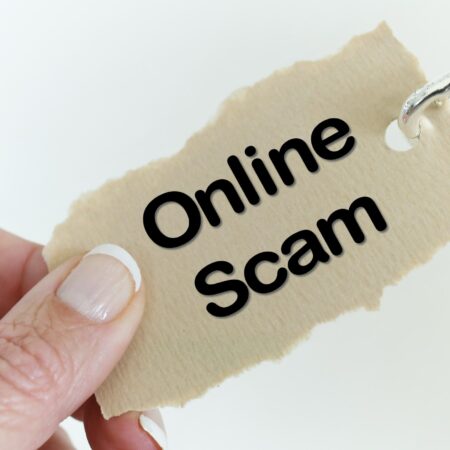 Love in the Digital Age : A Guide to Avoiding Romance Scams